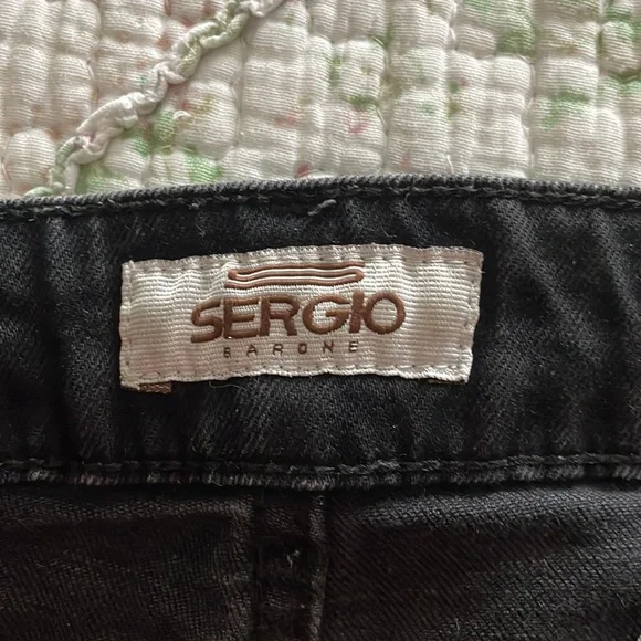 Distressed jeans - Picture 2 of 5